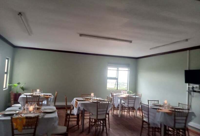 بنسيون Emampingeni Lodge