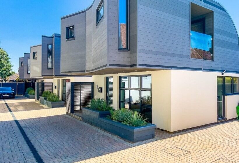 펜션 Green Mews Houses With Free Parking By My Getaways