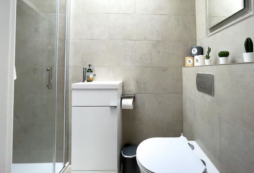 펜션 Green Mews Houses With Free Parking By My Getaways