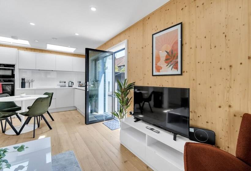 펜션 Green Mews Houses With Free Parking By My Getaways