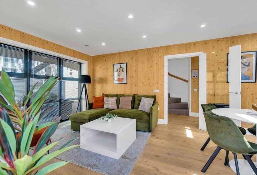 펜션 Green Mews Houses With Free Parking By My Getaways