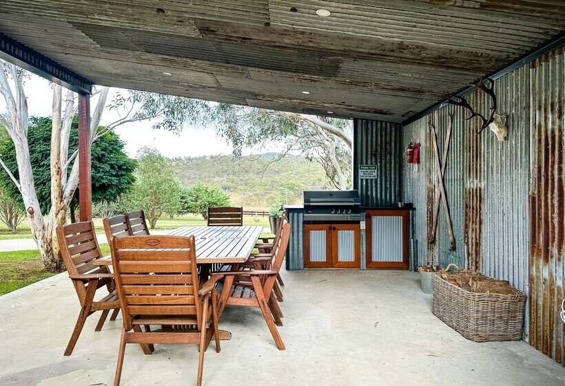 פנסיון Hamilton House   Snowy Mountains