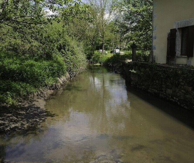 פנסיון Moulin Du Fontcourt