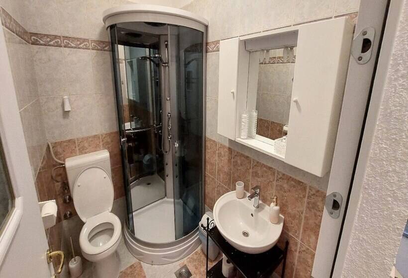 פנסיון Rooms Argo