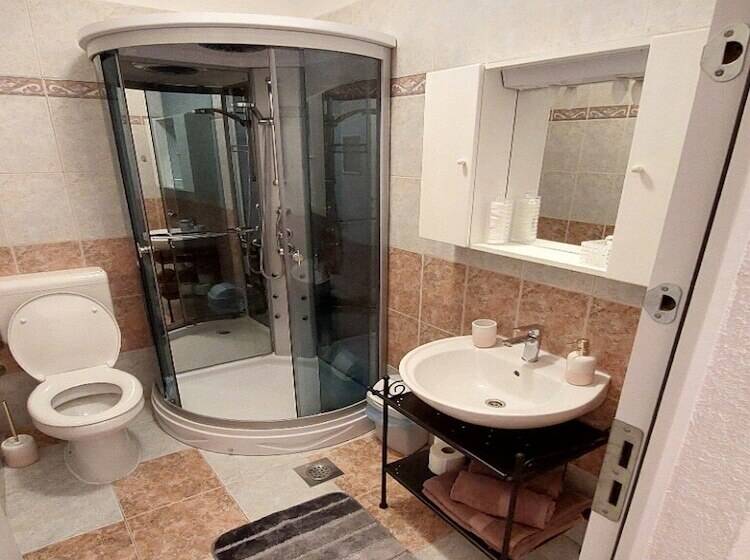 פנסיון Rooms Argo