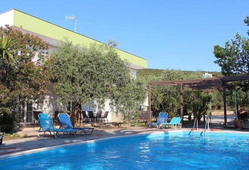 پانسیون Villa Iatrou