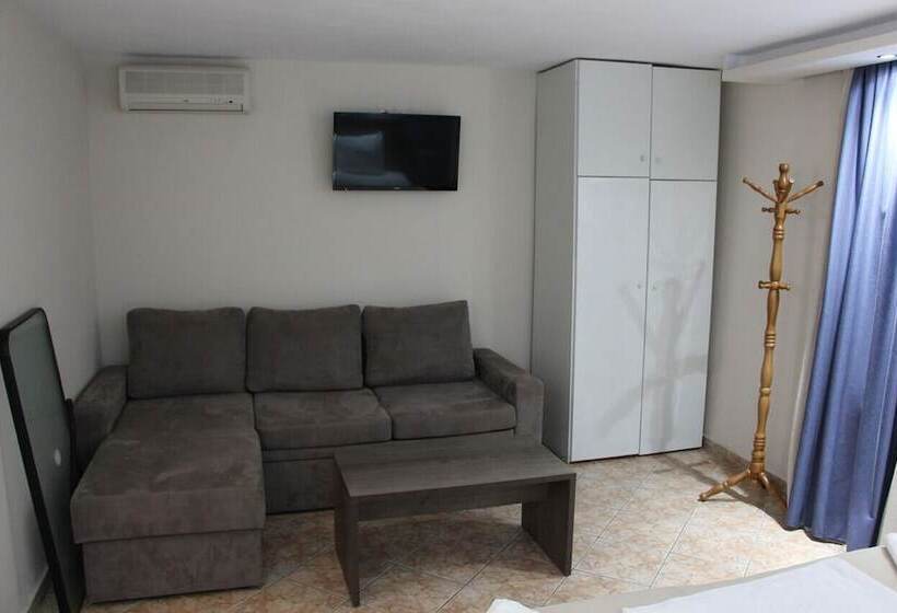 پانسیون Villa Iatrou