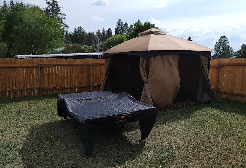 פנסיון Whitefish Stage Hideaway