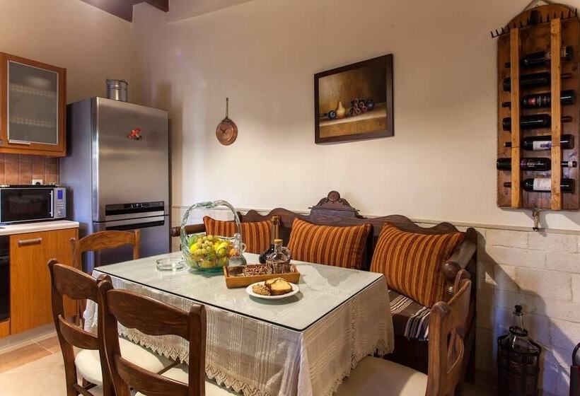 레지던스 Charming 3 Bed House In Alfa