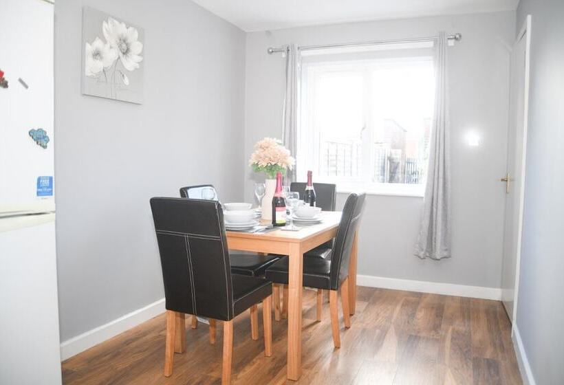 דירת נופש 2ndhomestays  Willenhall Charming 3 Bedroom Home