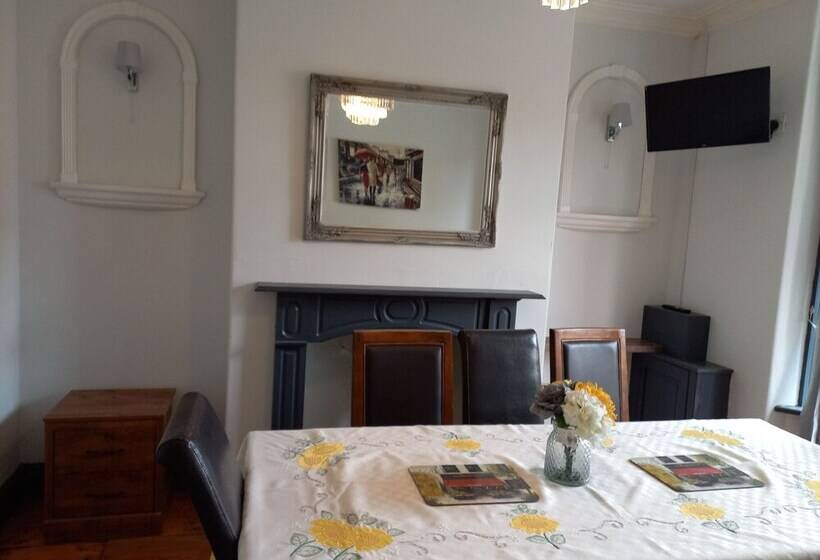 住所 Charming 4 Bed Victorian House In Retford