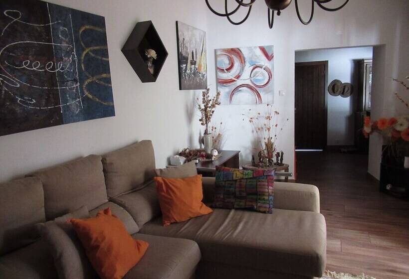 住所 Lovely 2 Bed House In Valhascos
