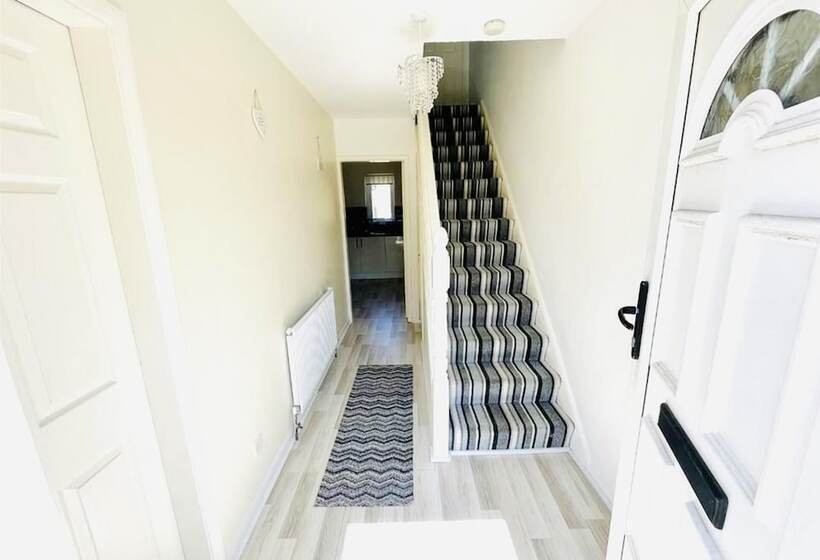 Резиденция Lovely And Affordable House Closer To The Sea