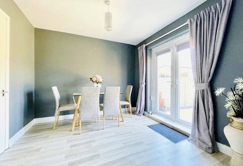 Резиденция Lovely And Affordable House Closer To The Sea