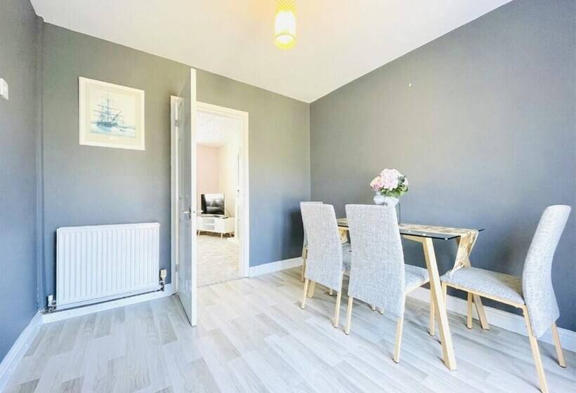 Резиденция Lovely And Affordable House Closer To The Sea