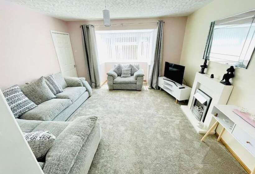 Резиденция Lovely And Affordable House Closer To The Sea