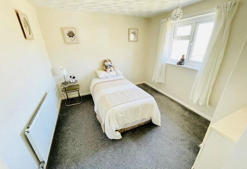 Резиденция Lovely And Affordable House Closer To The Sea