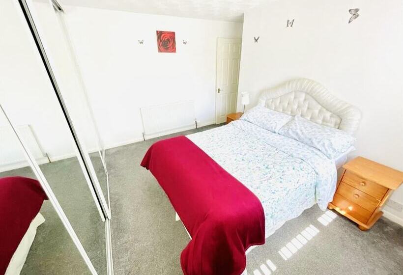 Резиденция Lovely And Affordable House Closer To The Sea