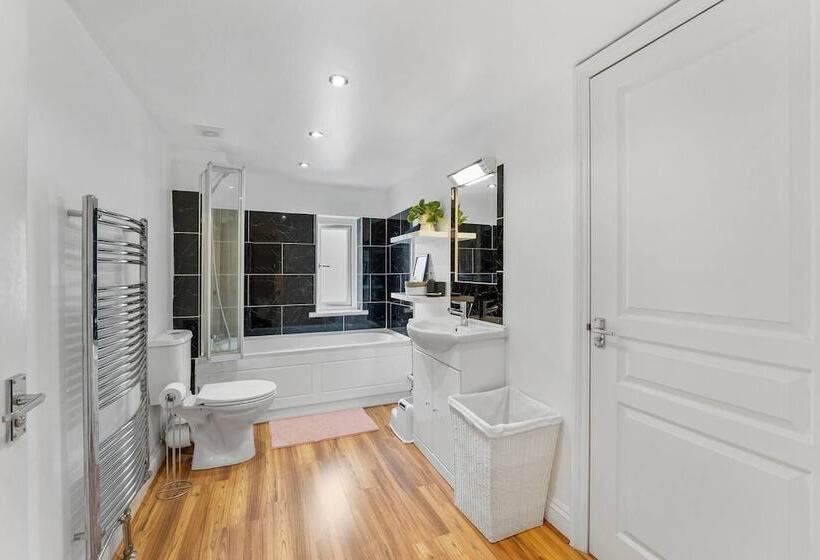 Резиденция Perfect Location, Dog Friendly Beautiful Home