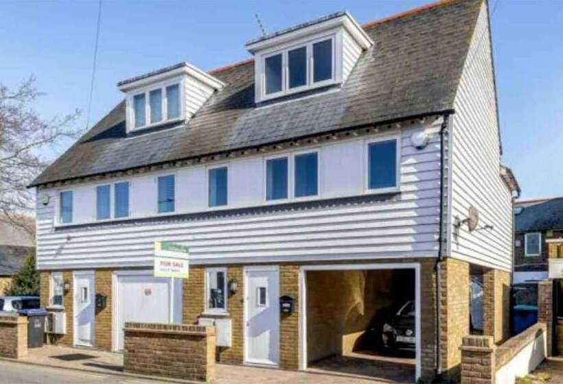 住所 Perfect Location, Dog Friendly Beautiful Home