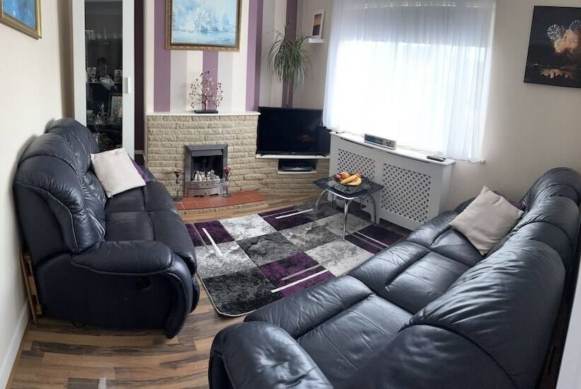 إقامة Remarkable 3 Bed House In East Cowes