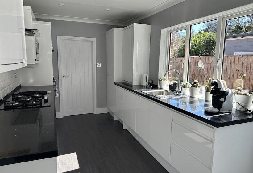 דירת נופש Remarkable 3 Bed House In East Cowes