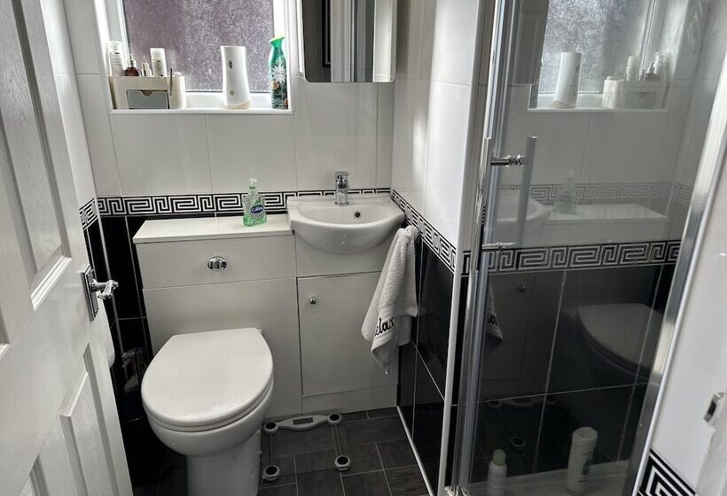 إقامة Remarkable 3 Bed House In East Cowes