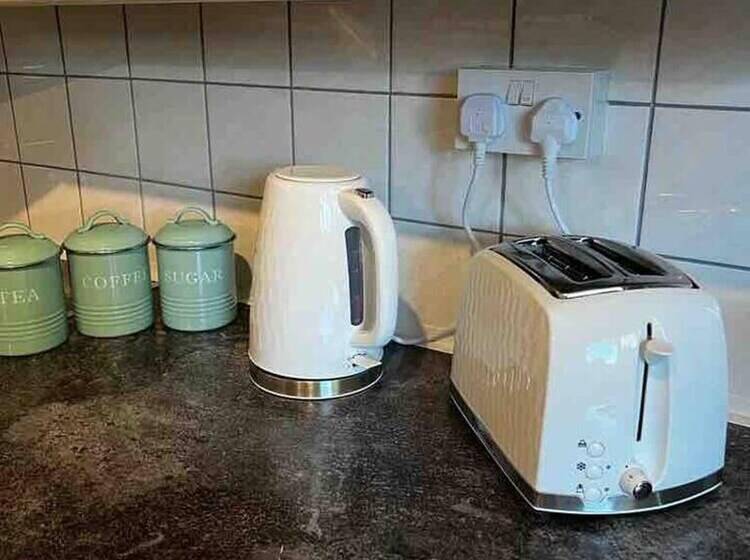 إقامة Spacious 3 Bed House In Swindon