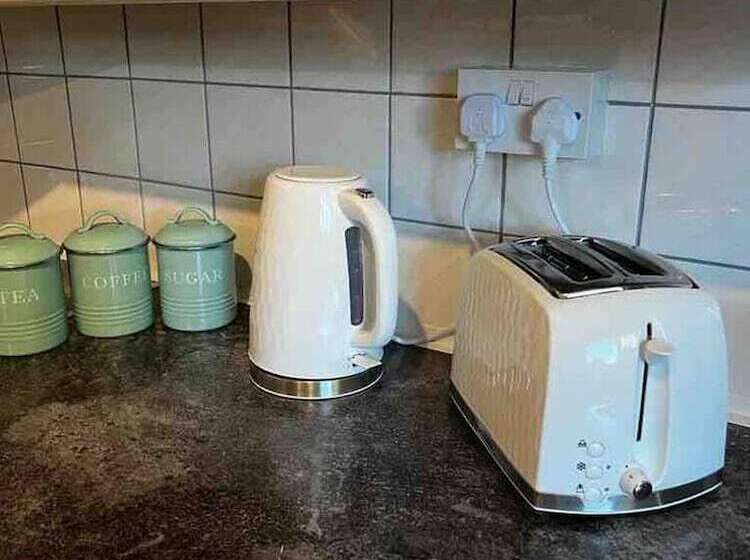 إقامة Spacious 3 Bed House In Swindon