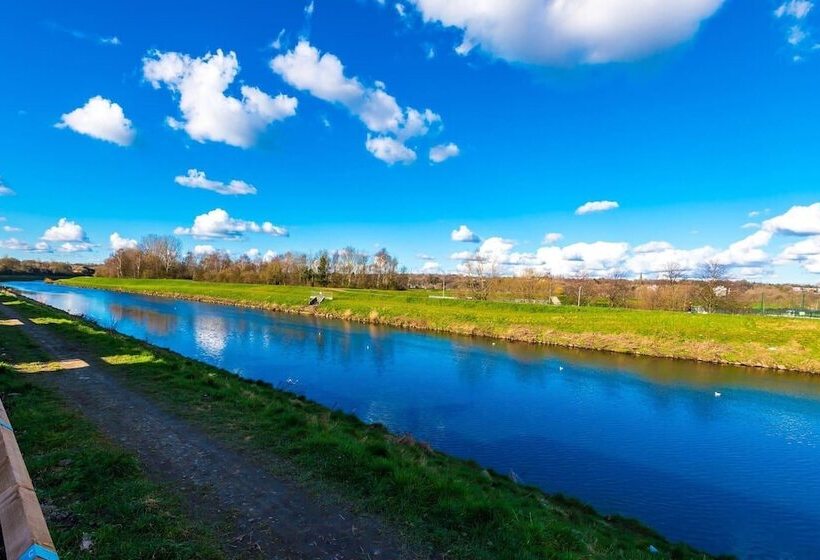 住所  Stunning 2 Bed House In Manchester With Canal View