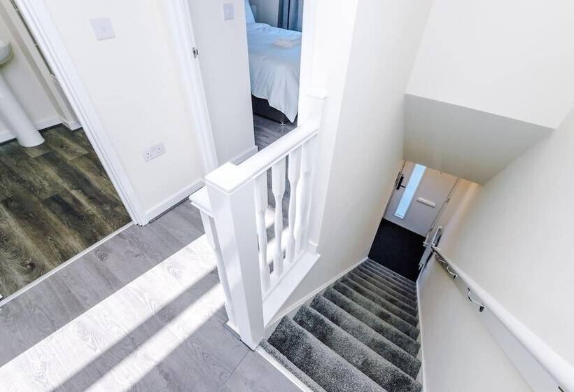 住所  Stunning 2 Bed House In Manchester With Canal View