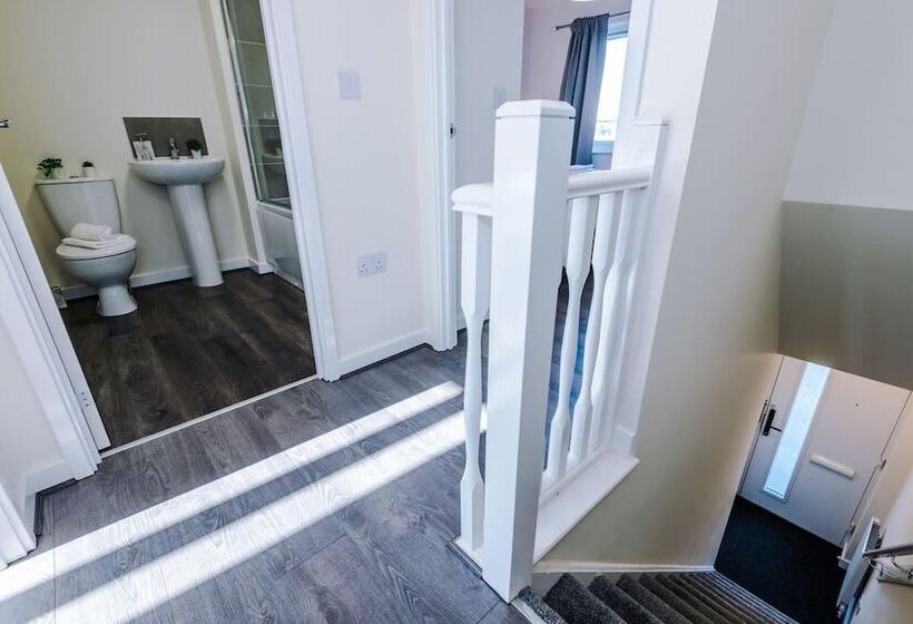 住所  Stunning 2 Bed House In Manchester With Canal View