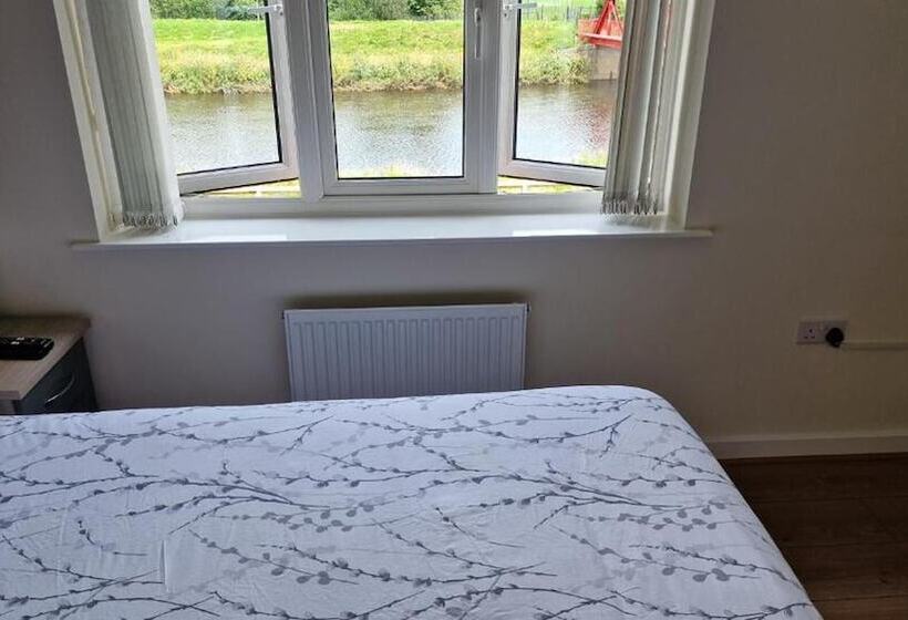 住所  Stunning 2 Bed House In Manchester With Canal View