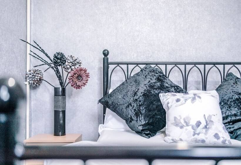 إقامة Stunning Three Bed House In Bradford