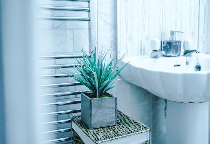 إقامة Stunning Three Bed House In Bradford