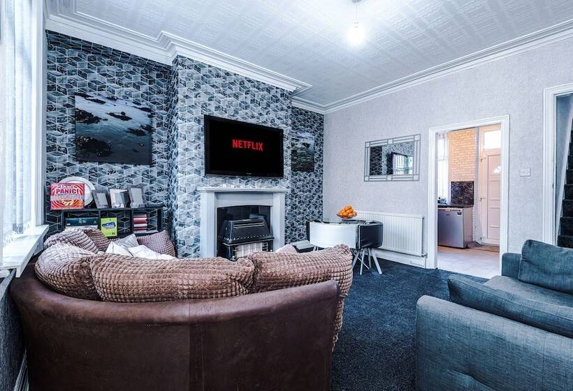 إقامة Stunning Three Bed House In Bradford