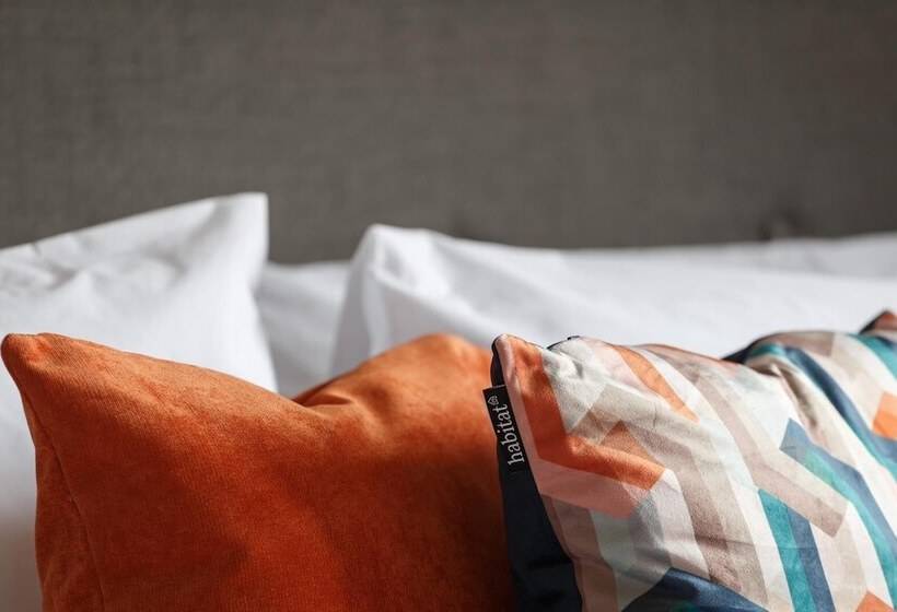 Резиденция Two Bed House Sleeps 5 With Large Garden & Parking