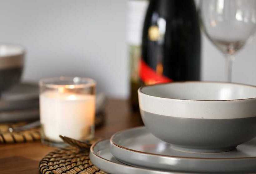 Резиденция Two Bed House Sleeps 5 With Large Garden & Parking