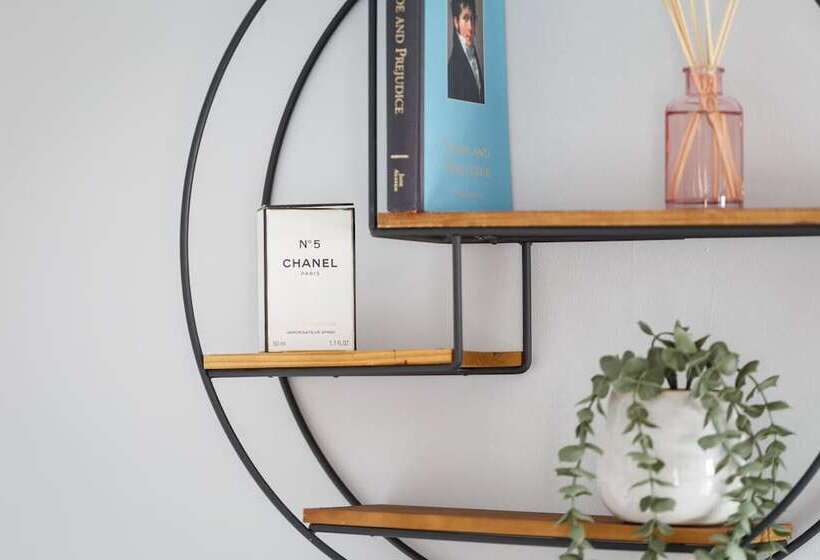 Резиденция Two Bed House Sleeps 5 With Large Garden & Parking