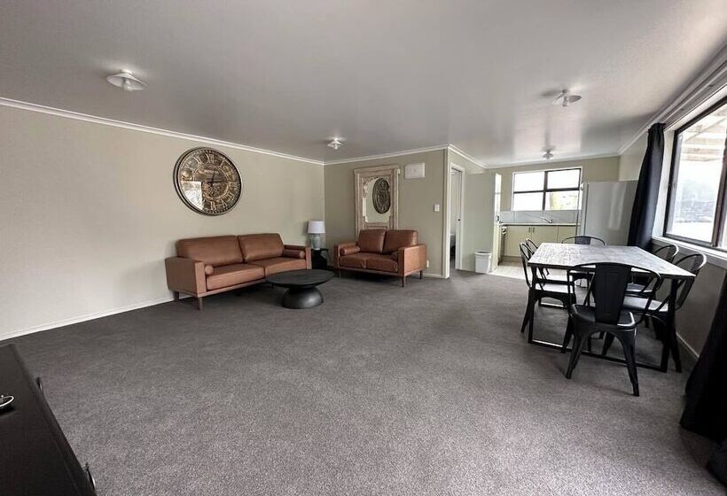 אתר נופש Lake Ruataniwha Holiday Park