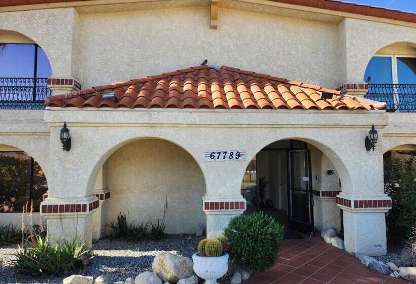 Курорт Paradise Hot Springs