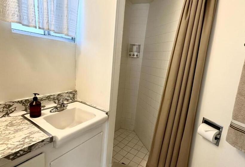 Курорт Paradise Hot Springs