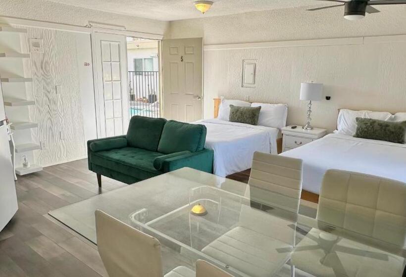 Курорт Paradise Hot Springs