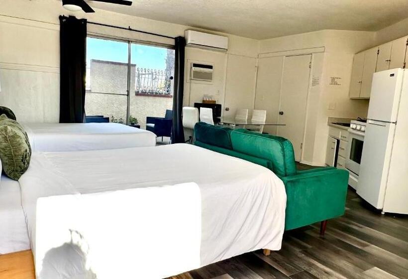 Курорт Paradise Hot Springs