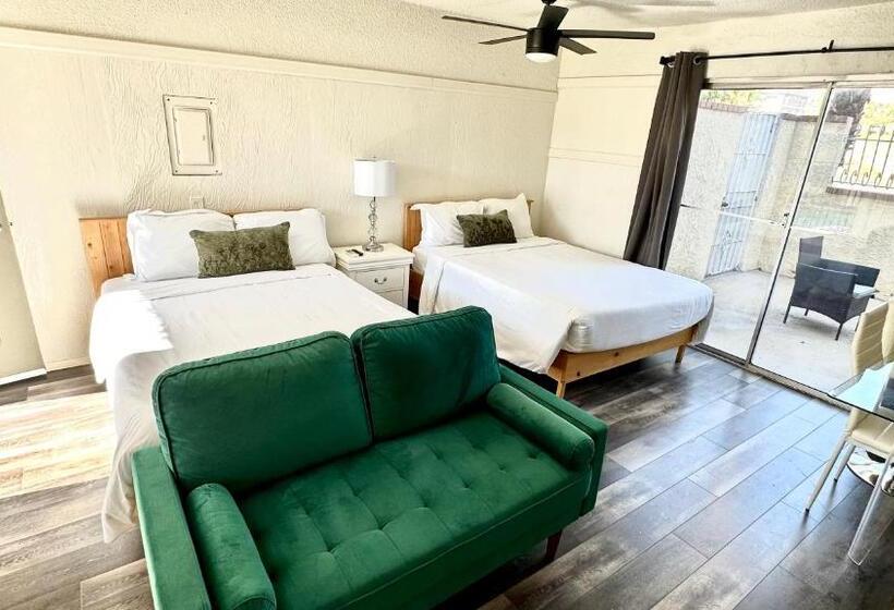 Курорт Paradise Hot Springs