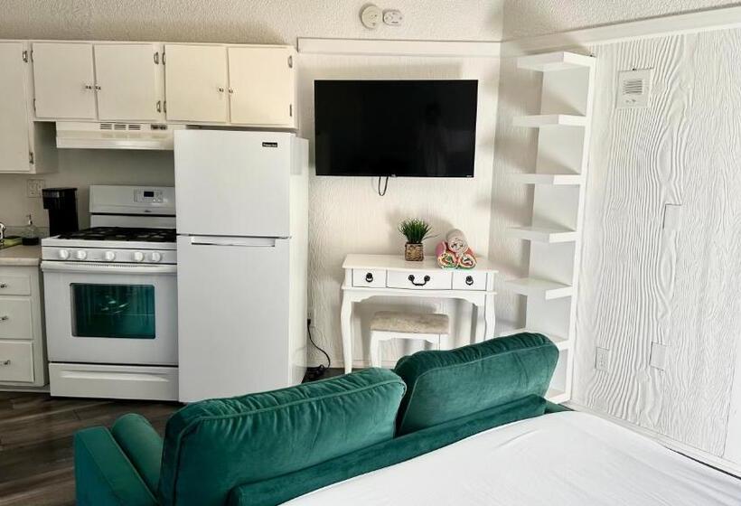 Курорт Paradise Hot Springs