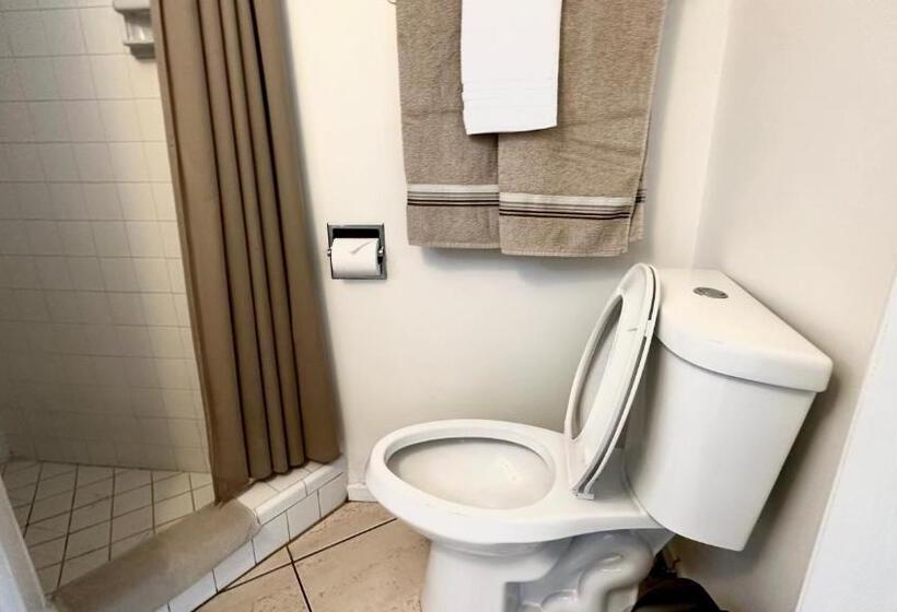 Курорт Paradise Hot Springs