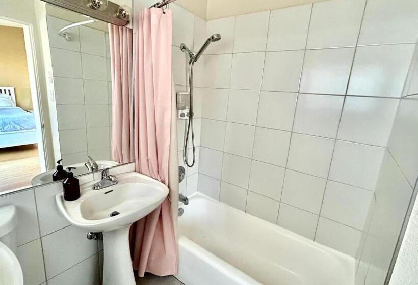 Курорт Paradise Hot Springs