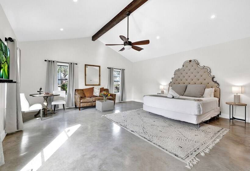 Schubert Inn Cottage   Pool   Walk To Main St