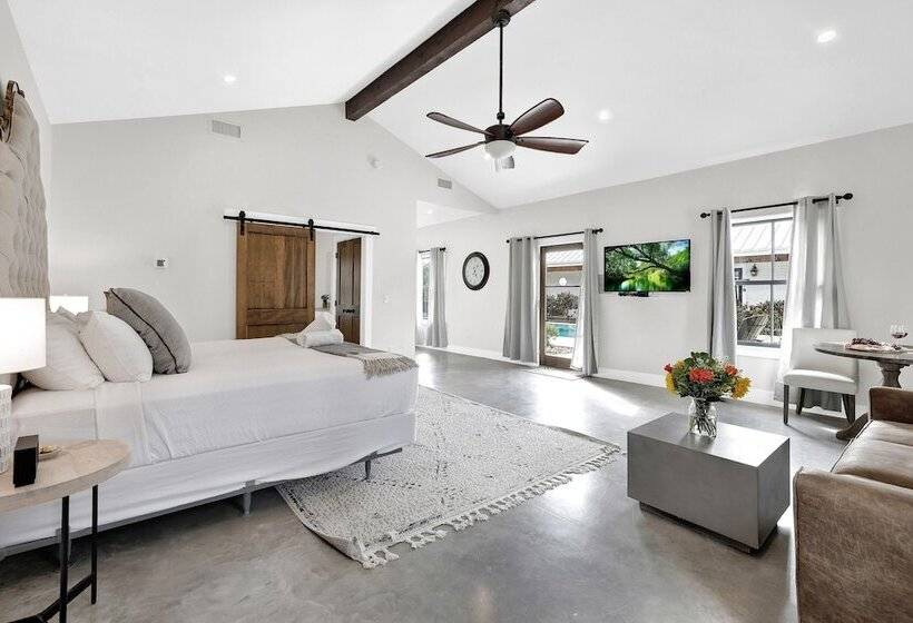 Schubert Inn Cottage   Pool   Walk To Main St